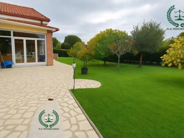 Chalet en venta en El Molar, Madrid