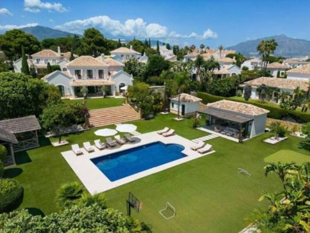 Villa en venta en Estepona, El Paraíso