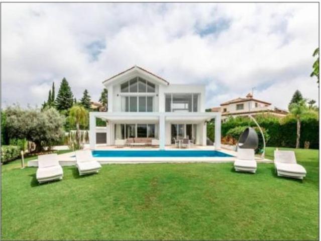 Villa en venta en Estepona, Bel-Air