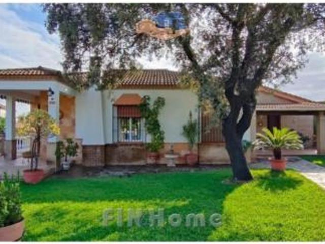 Chalet en venta en Gerena, Andalucía