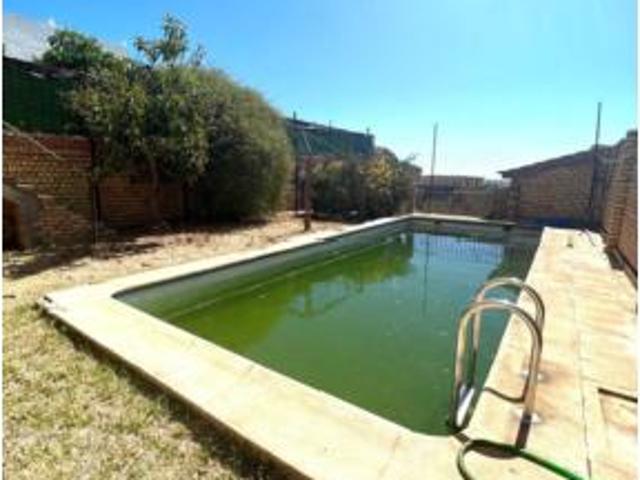 Chalet en venta en Gerena, Andalucía