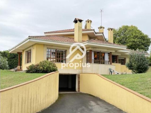 Chalet en venta en La Robellada, Gijón