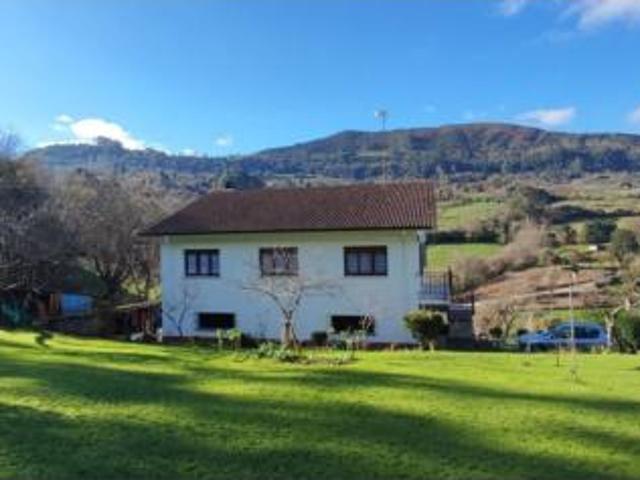 Chalet en venta en La Robellada, Gijón