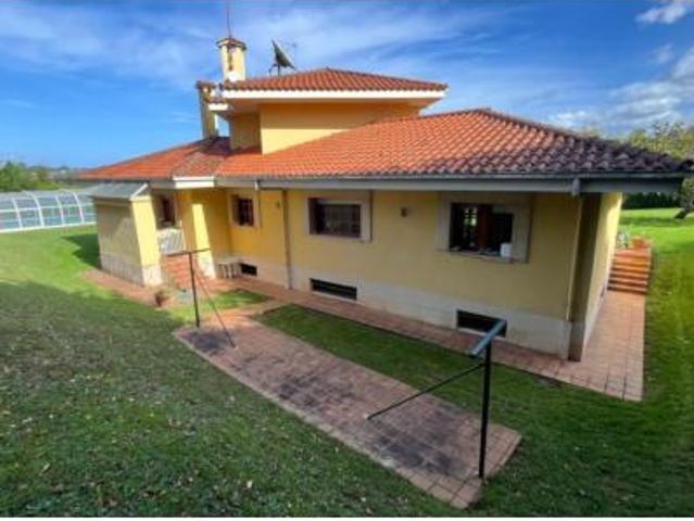 Chalet en venta en La Robellada, Gijón