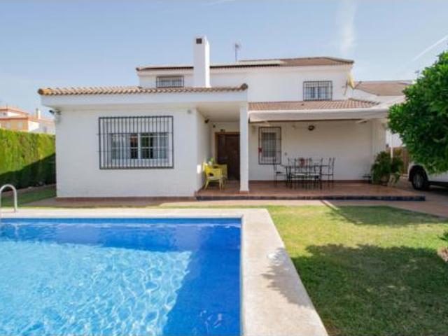Chalet en venta en Gines, Andalucía