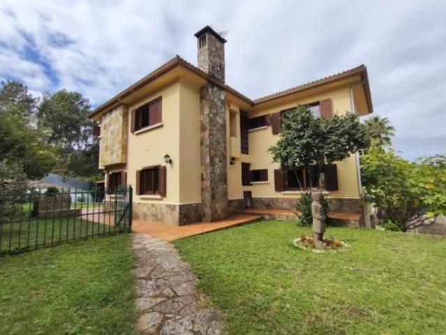 Chalet en venta en Peitieiros, Vigo