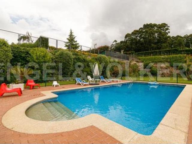 Chalet en venta en Vilaza, Vigo