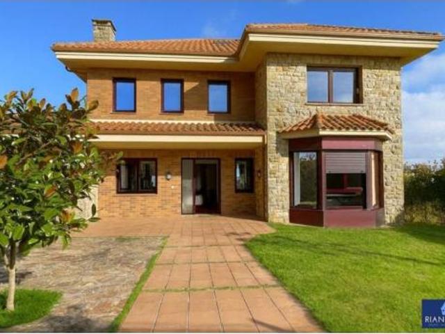 Chalet en venta en Luanco / Lluanco, Gozón