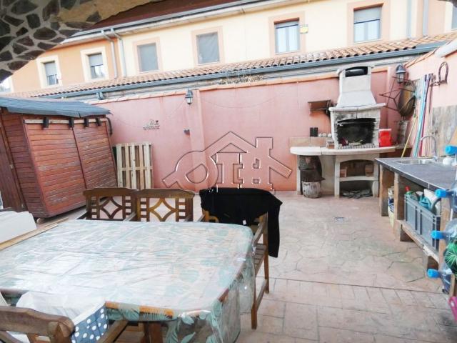 Villa en venta en Pioz, Madrebuena