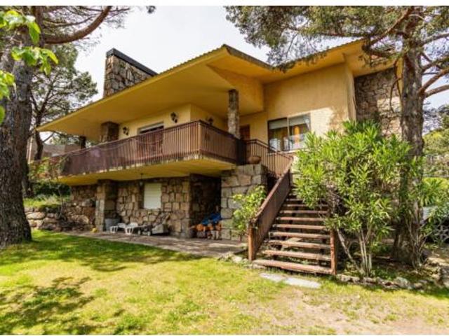 Villa en venta en Guadarrama, Colonia Monte Pinar