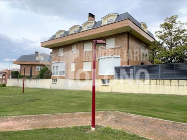 Chalet en venta en Haro, La Rioja