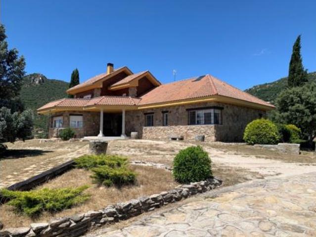 Villa en venta en Hoyo De Manzanares