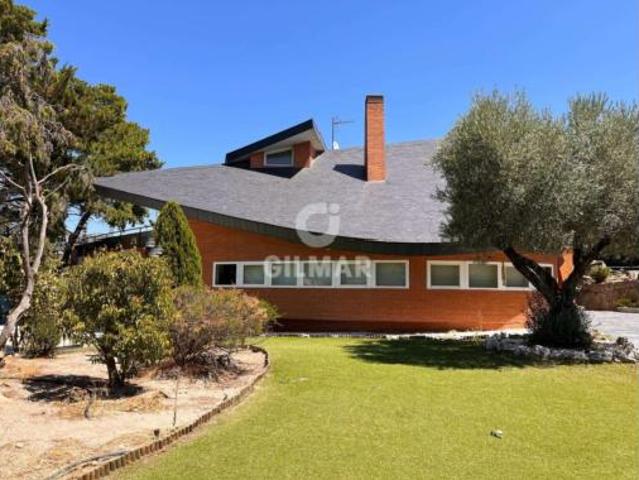 Villa en venta en Hoyo De Manzanares