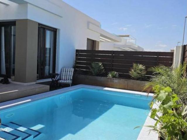 Chalet en venta en Jacarilla, Valencia