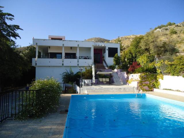 Villa en venta en Pegalajar