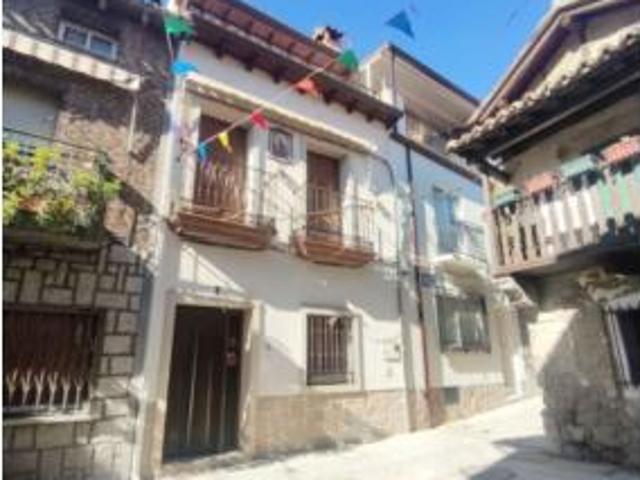 Villa en venta en La Adrada
