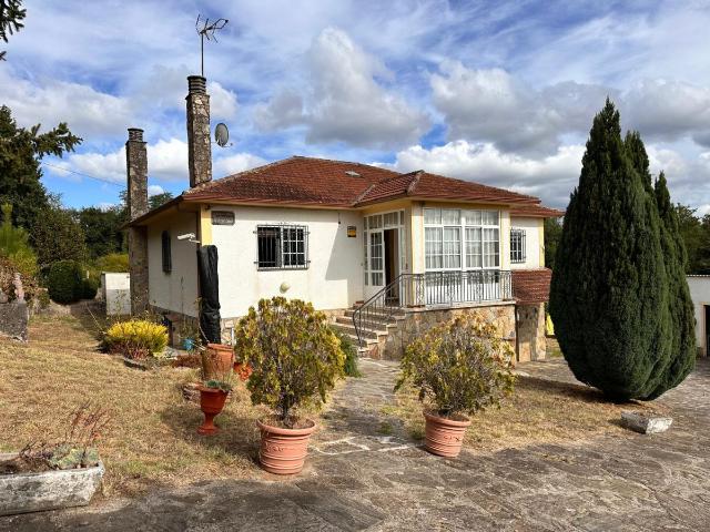 Chalet en venta en Vedra, Santiago