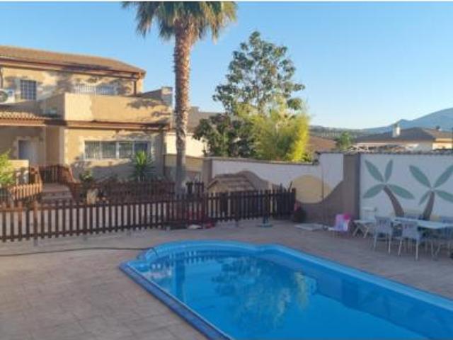 Villa en venta en La Guardia De Jaén
