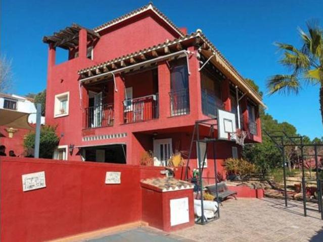 Villa en venta en La Nucia