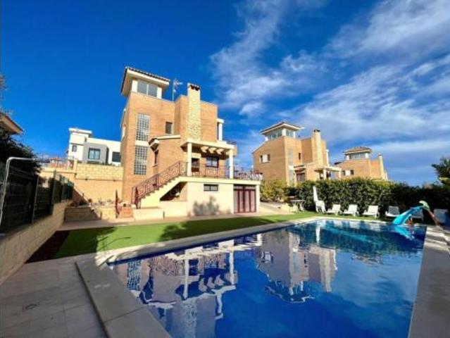 Villa en venta en La Nucia, Nucia Park