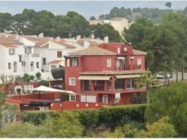 Villa en venta en La Nucia