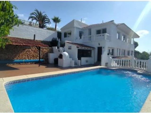 Villa en venta en La Nucia