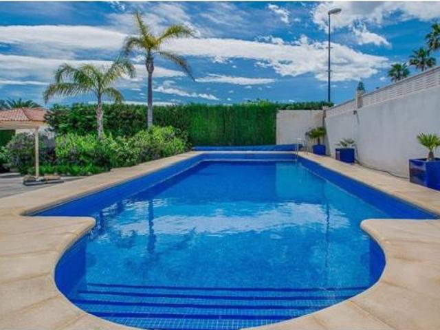 Villa en venta en La Nucia, Urbanització Bell Horitzó