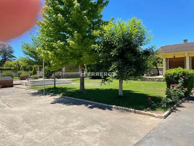 Chalet en venta en Villapatro, Lardero