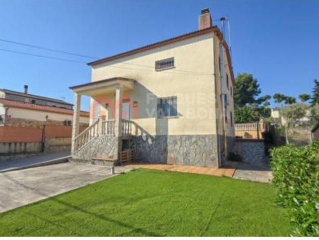 Chalet en venta en la Torre de Claramunt, Barcelona