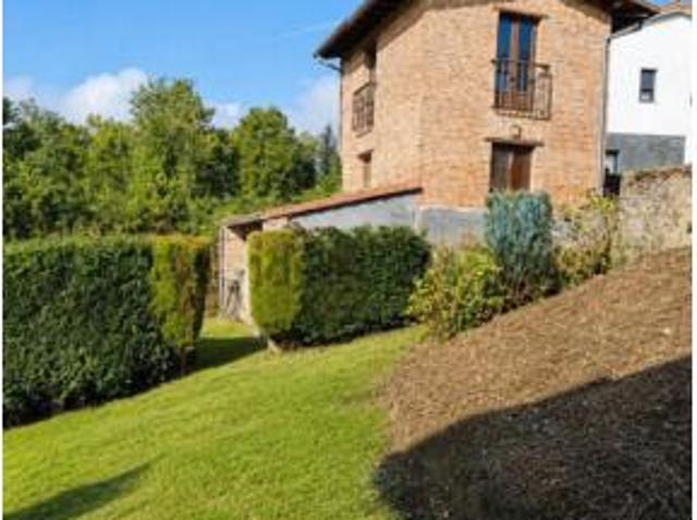 Chalet en venta en Castandiello, Langreo