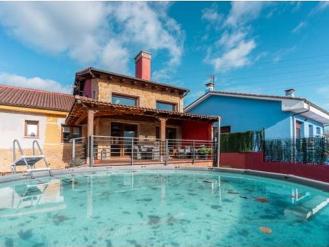 Chalet en venta en Castandiello, Langreo