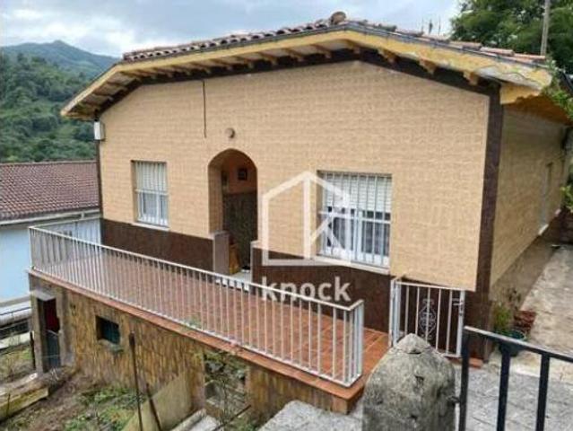 Chalet en venta en Omedines, Langreo