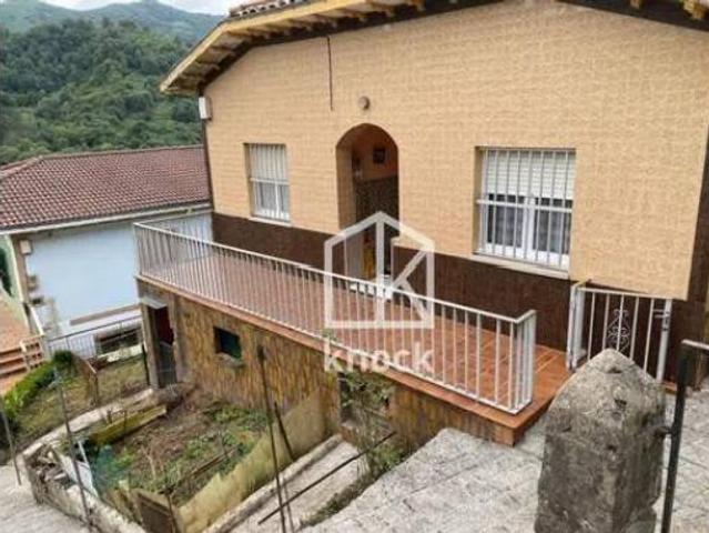 Chalet en venta en Omedines, Langreo