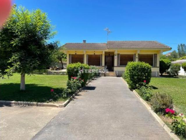 Chalet en venta en Lardero, La Rioja