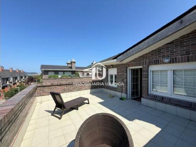 Chalet en venta en Laredo