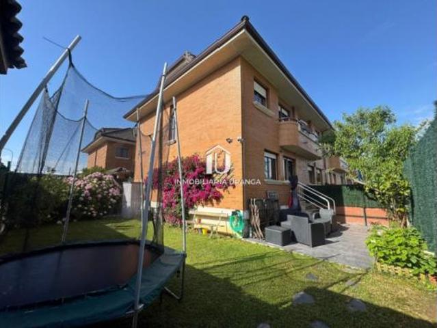Chalet en venta en Laredo