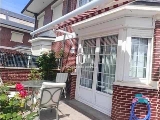 Chalet en venta en Laredo