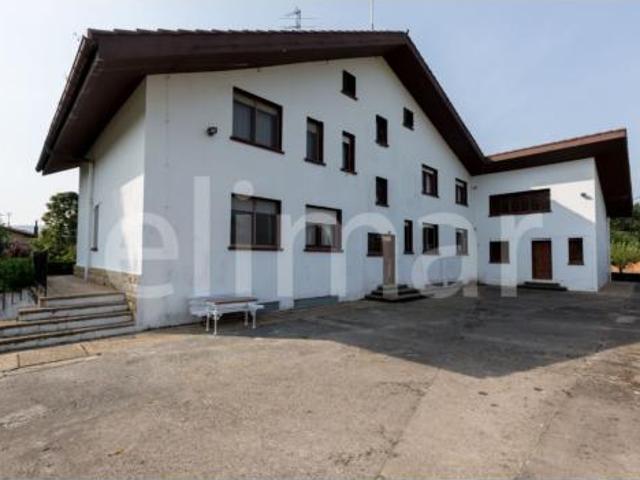 Chalet en venta en Larrabetzu, Guipúzcoa