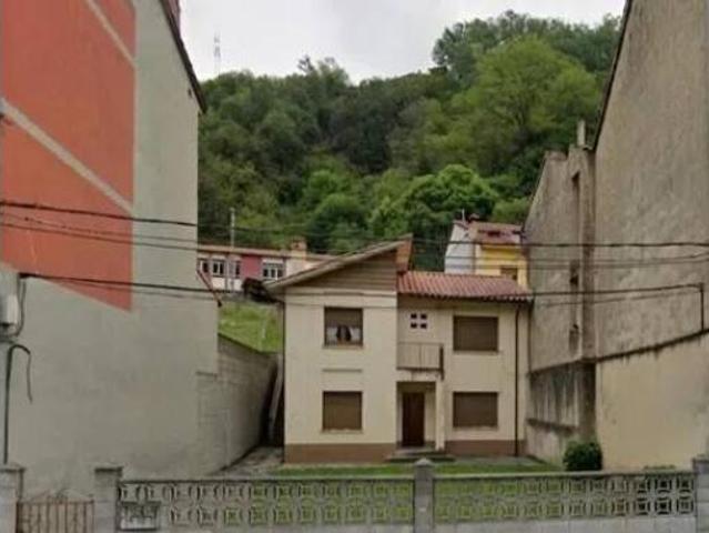 Chalet en venta en Barredos, Laviana