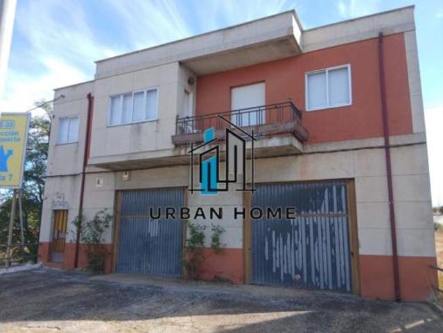 Chalet en venta en Armunia, León