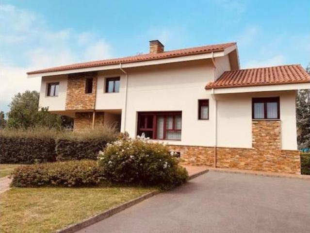 Chalet en venta en Llanera, Asturias
