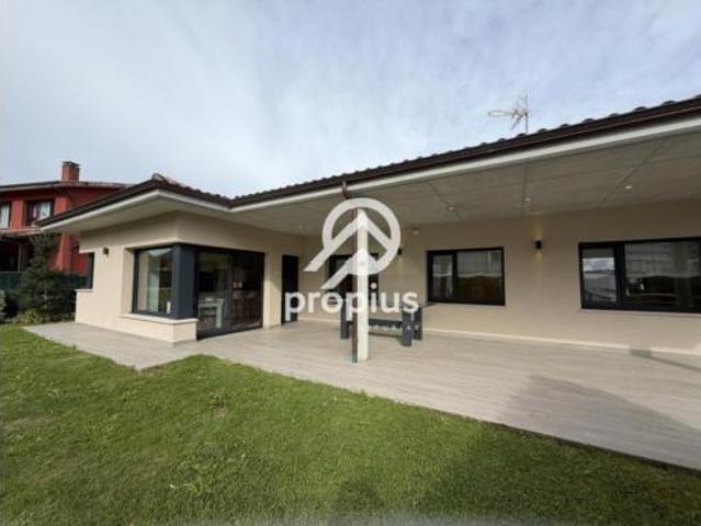 Chalet en venta en Llanes