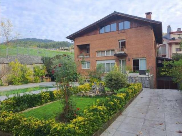 Villa en venta en Llodio, Isasi