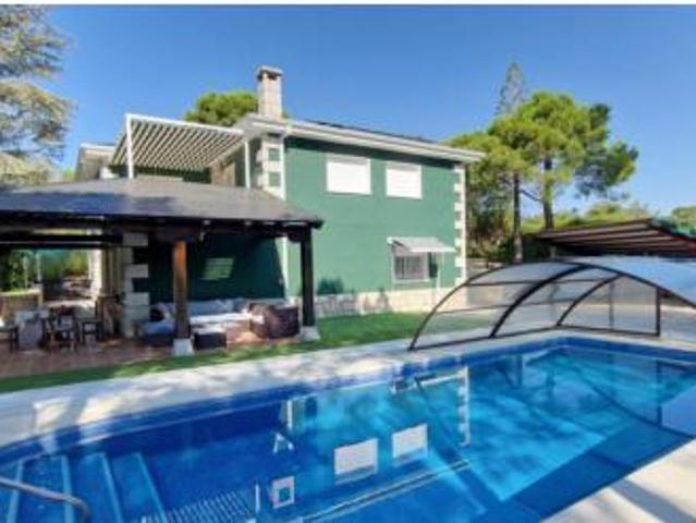 Chalet en venta en Lozoyuela-navas-sieteiglesias, Madrid