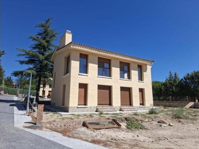 Chalet en venta en Lozoyuela-navas-sieteiglesias, Madrid
