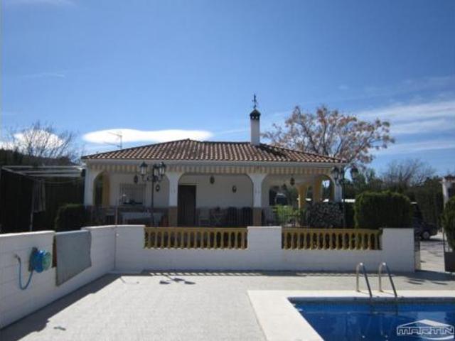 Chalet en venta en Lucena, Andalucía