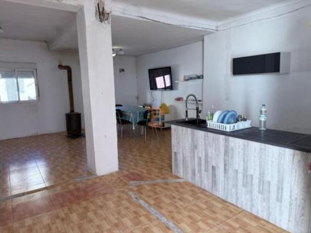 Villa en venta en Luceni