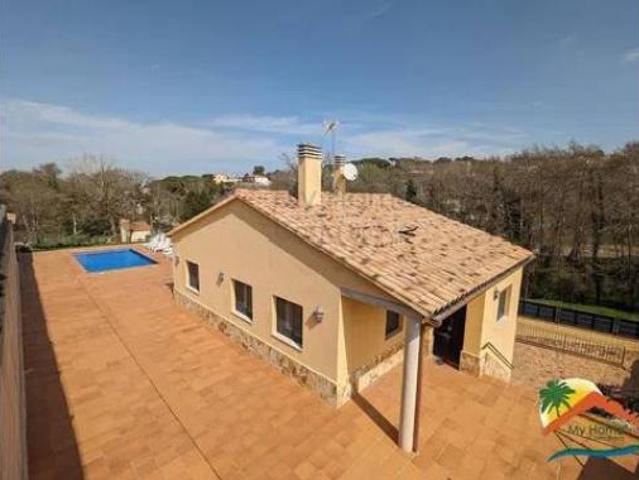 Chalet en venta en Montbarbat, la Selva