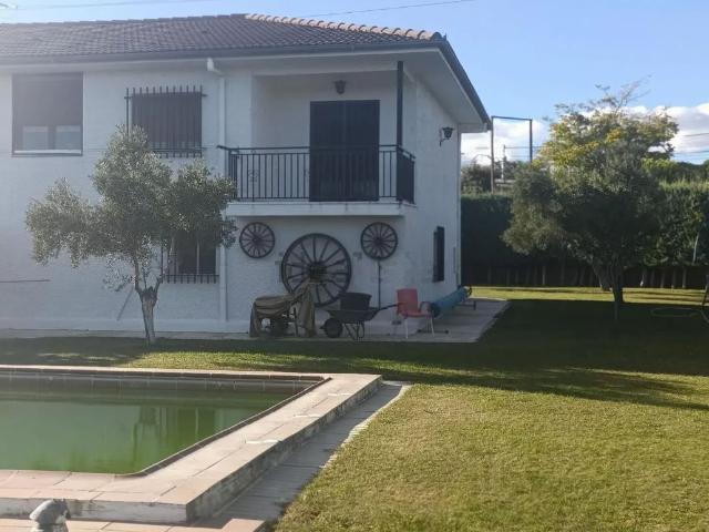 Villa en venta en El Escorial, Mataelpino