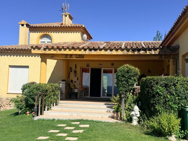 Chalet en venta en Sevilla La Nueva, Madrid